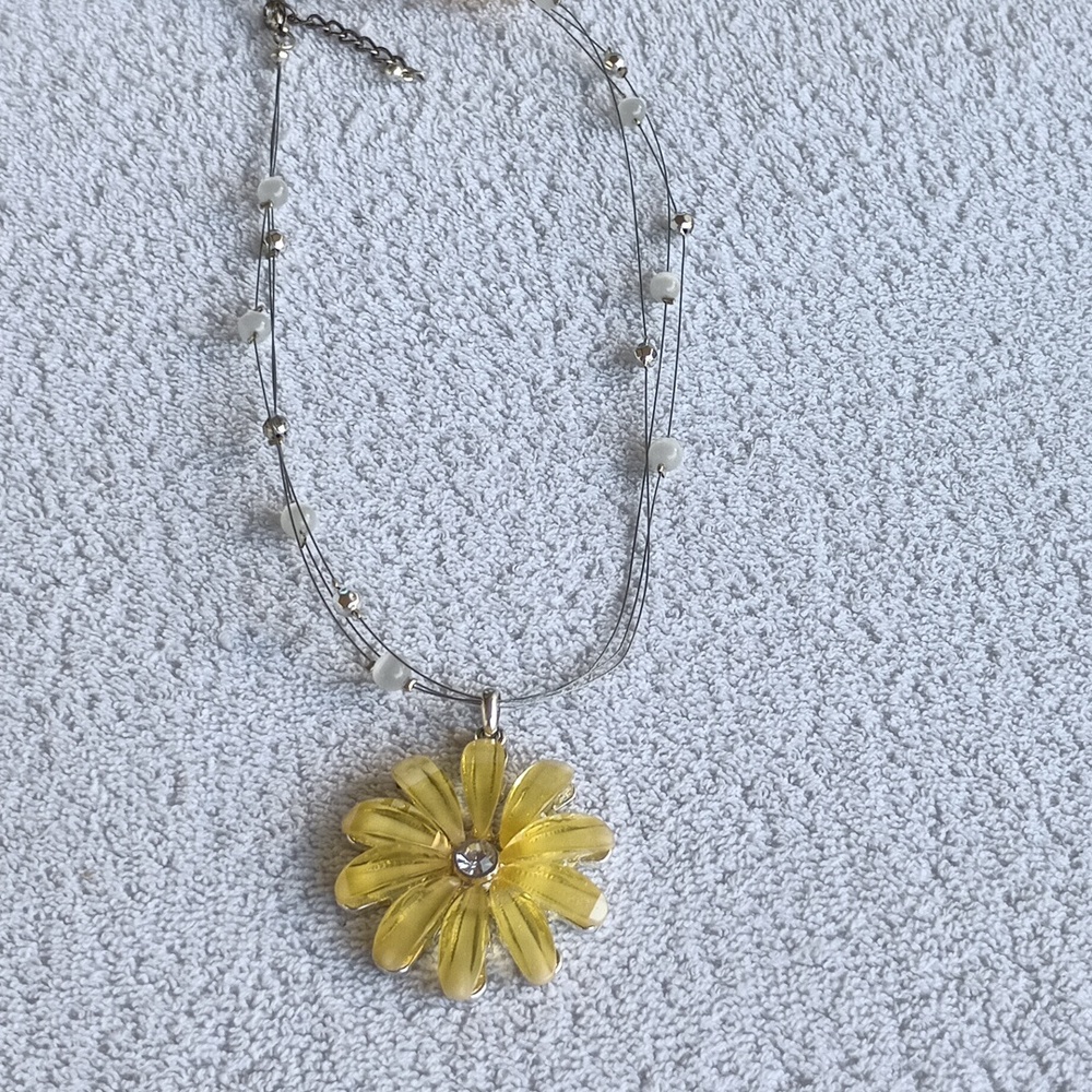 Gold and silver tone Daisy  Flower Pendant Necklace